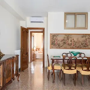 Hortis Apartment, 5 Persone, 2 Camere, Balcone, Metro C E Tram Per Il Centro Apartament